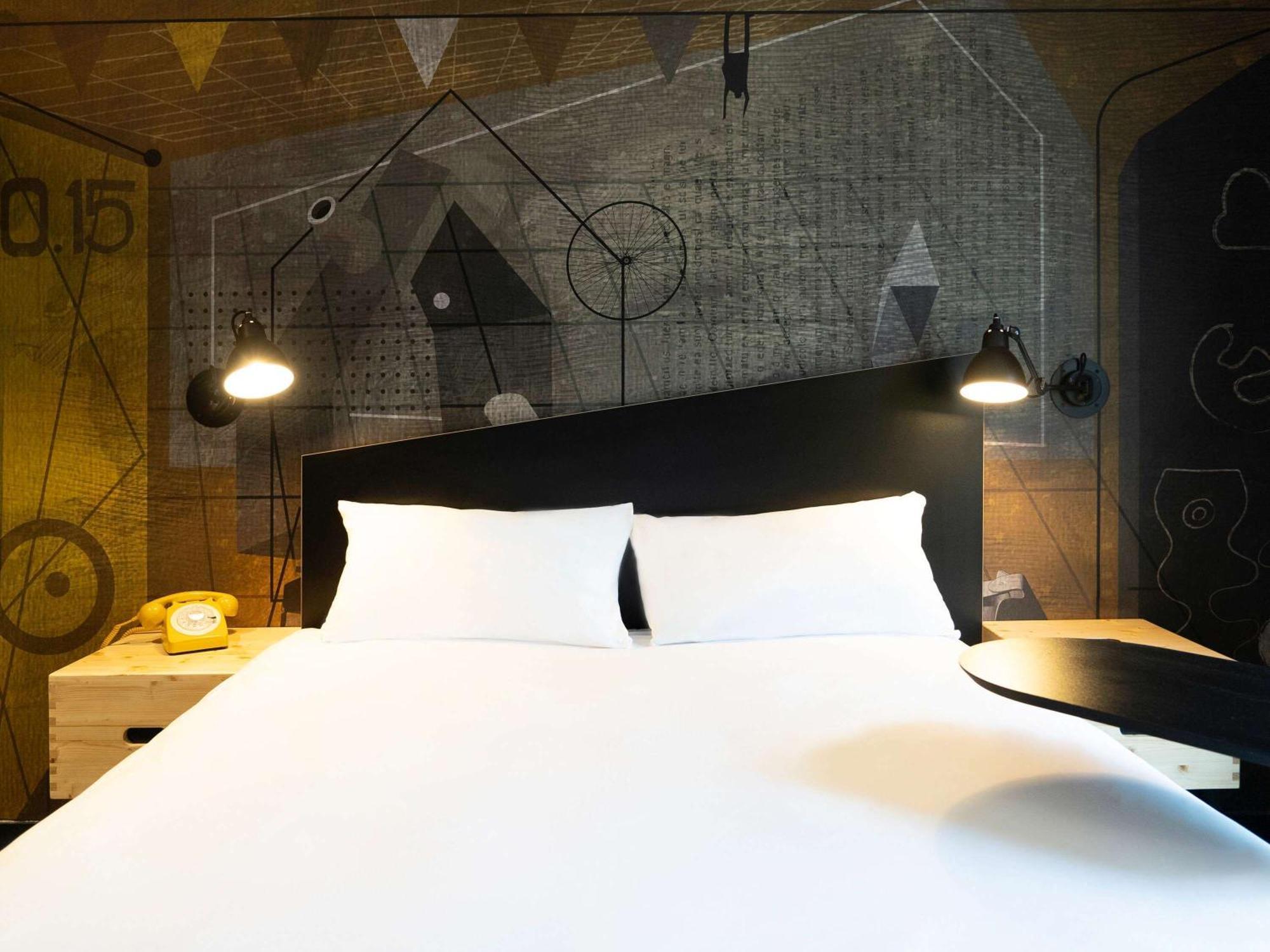 Hotel Ibis Styles Dreux Centre Gare Esterno foto