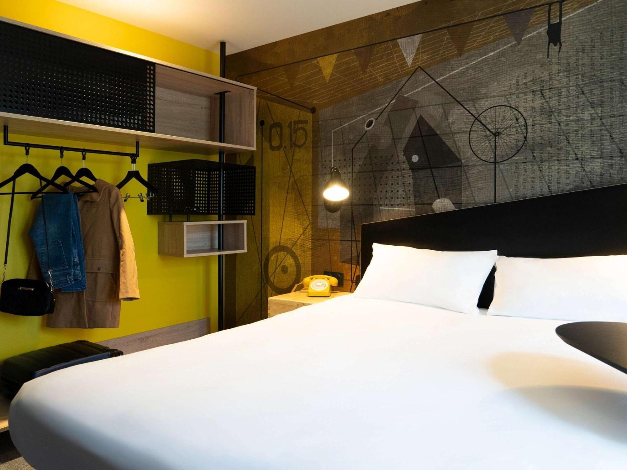 Hotel Ibis Styles Dreux Centre Gare Esterno foto
