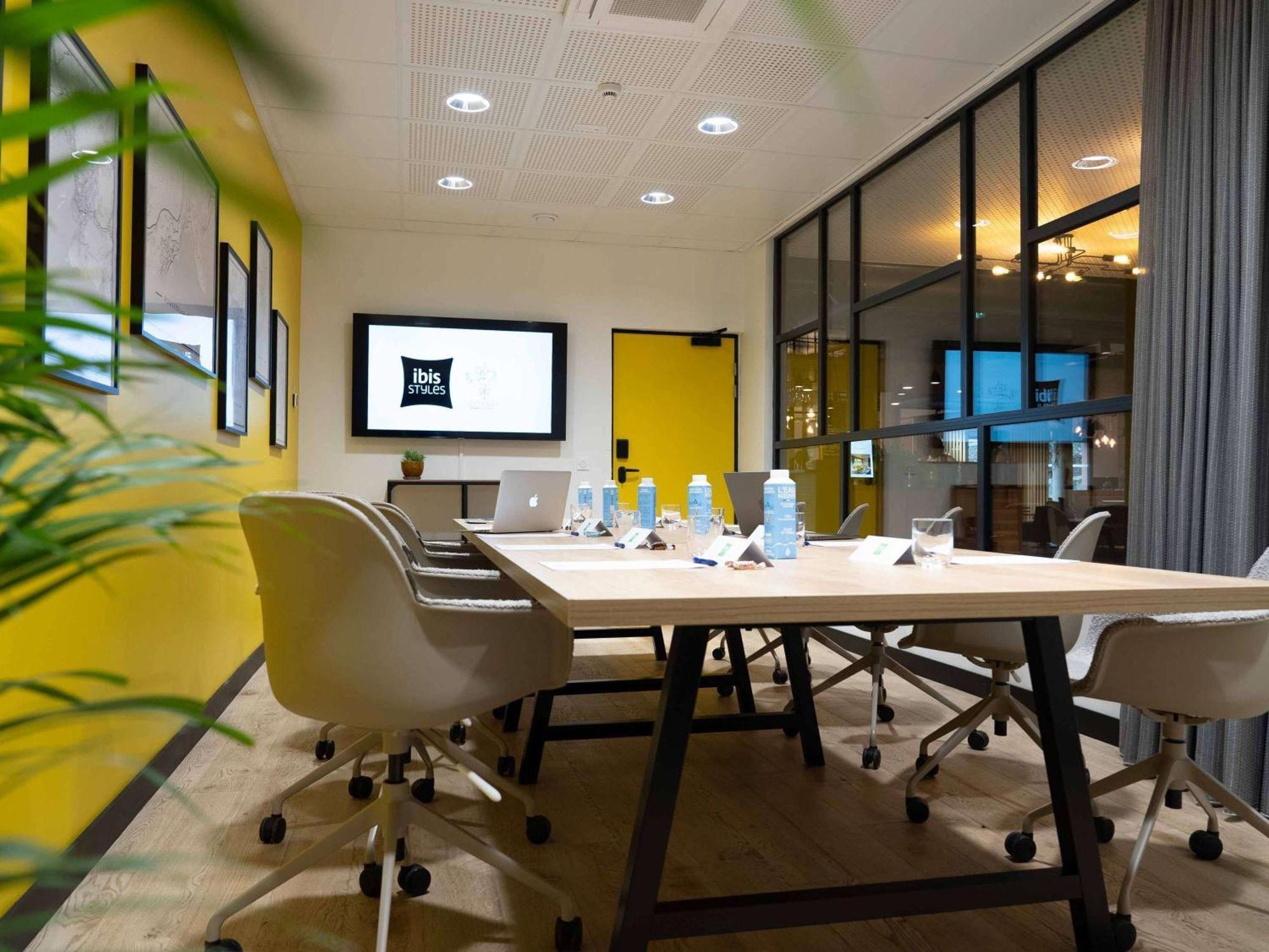 Hotel Ibis Styles Dreux Centre Gare Esterno foto