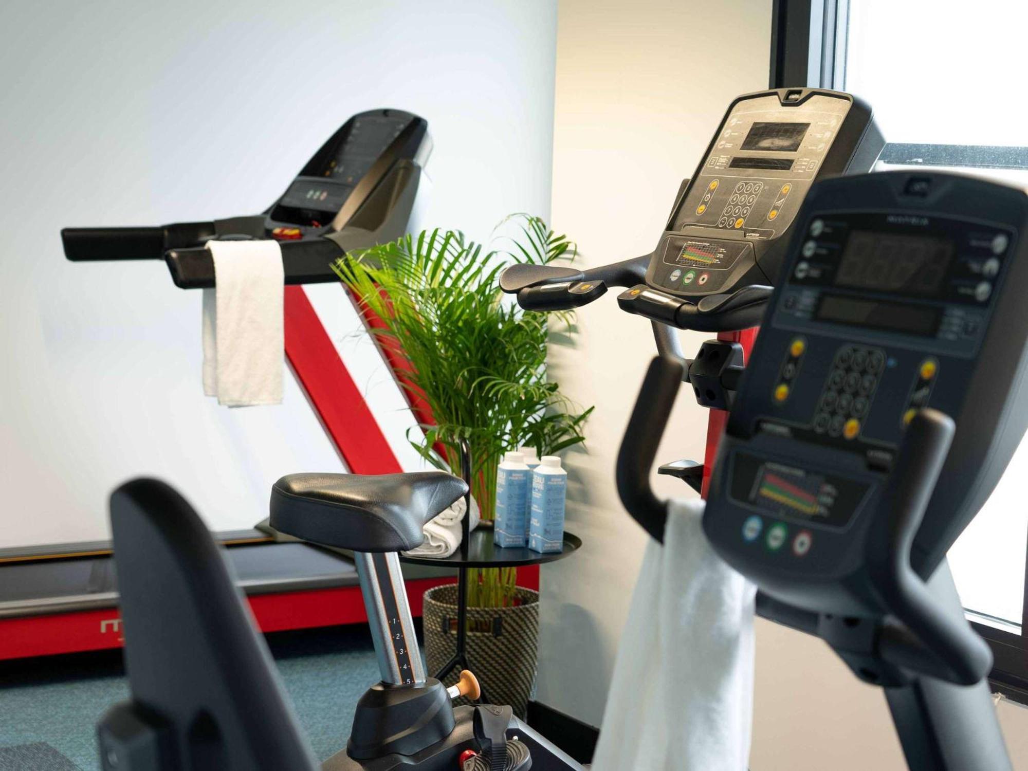 Hotel Ibis Styles Dreux Centre Gare Esterno foto
