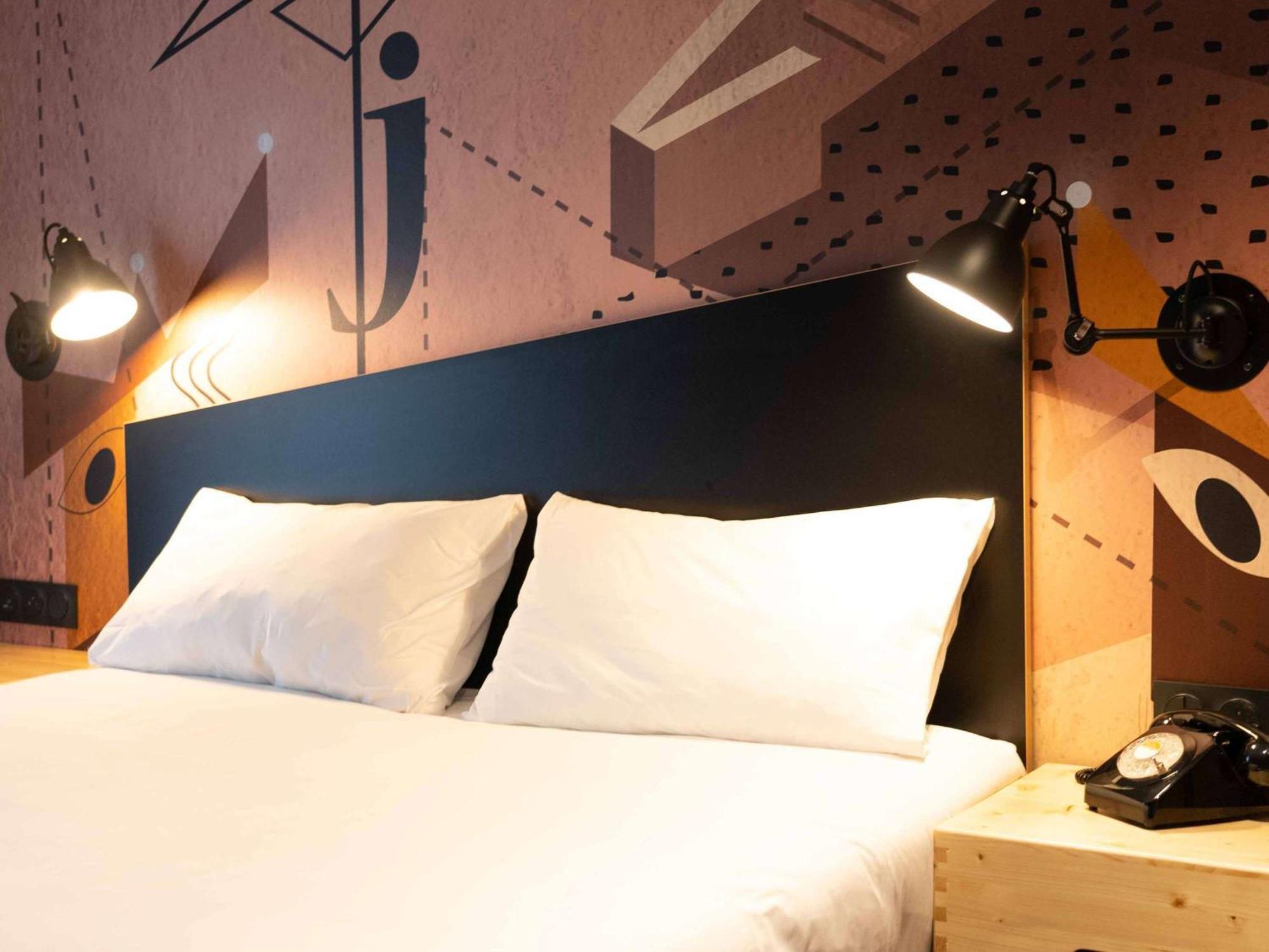 Hotel Ibis Styles Dreux Centre Gare Esterno foto