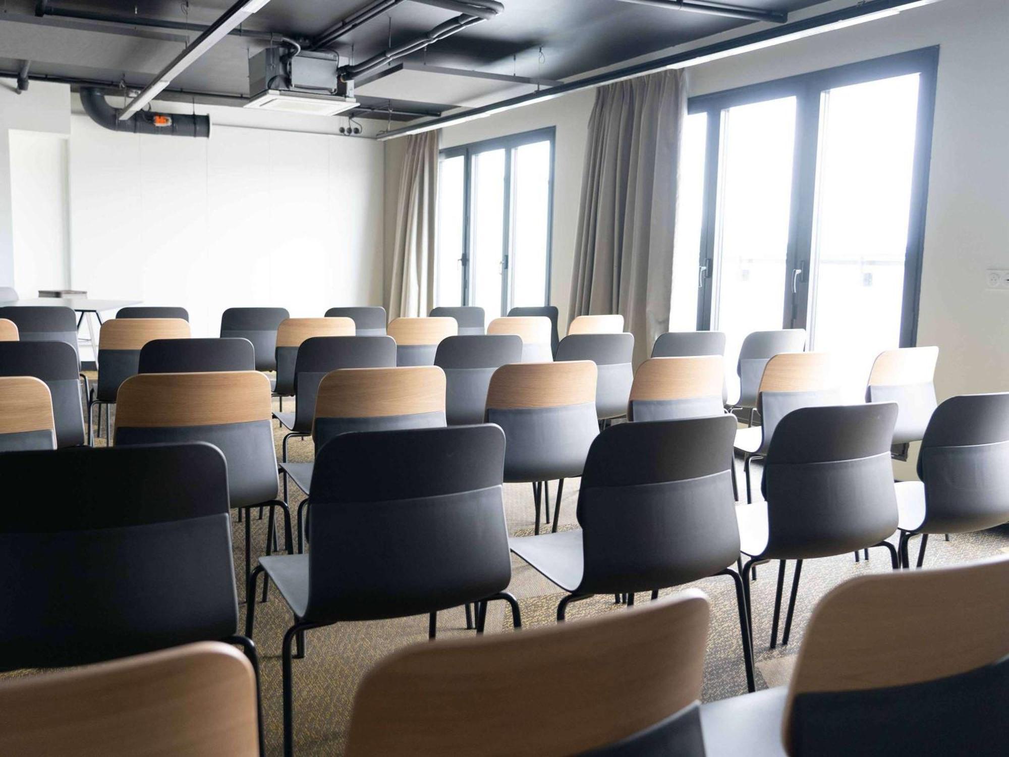 Hotel Ibis Styles Dreux Centre Gare Esterno foto